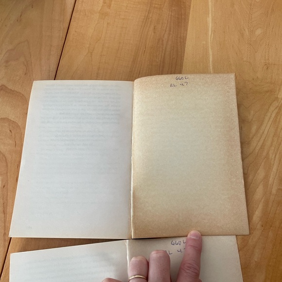 Vintage collectible copy  of Louis Sachar HOLES Scholastic Paperback - Picture 7 of 13